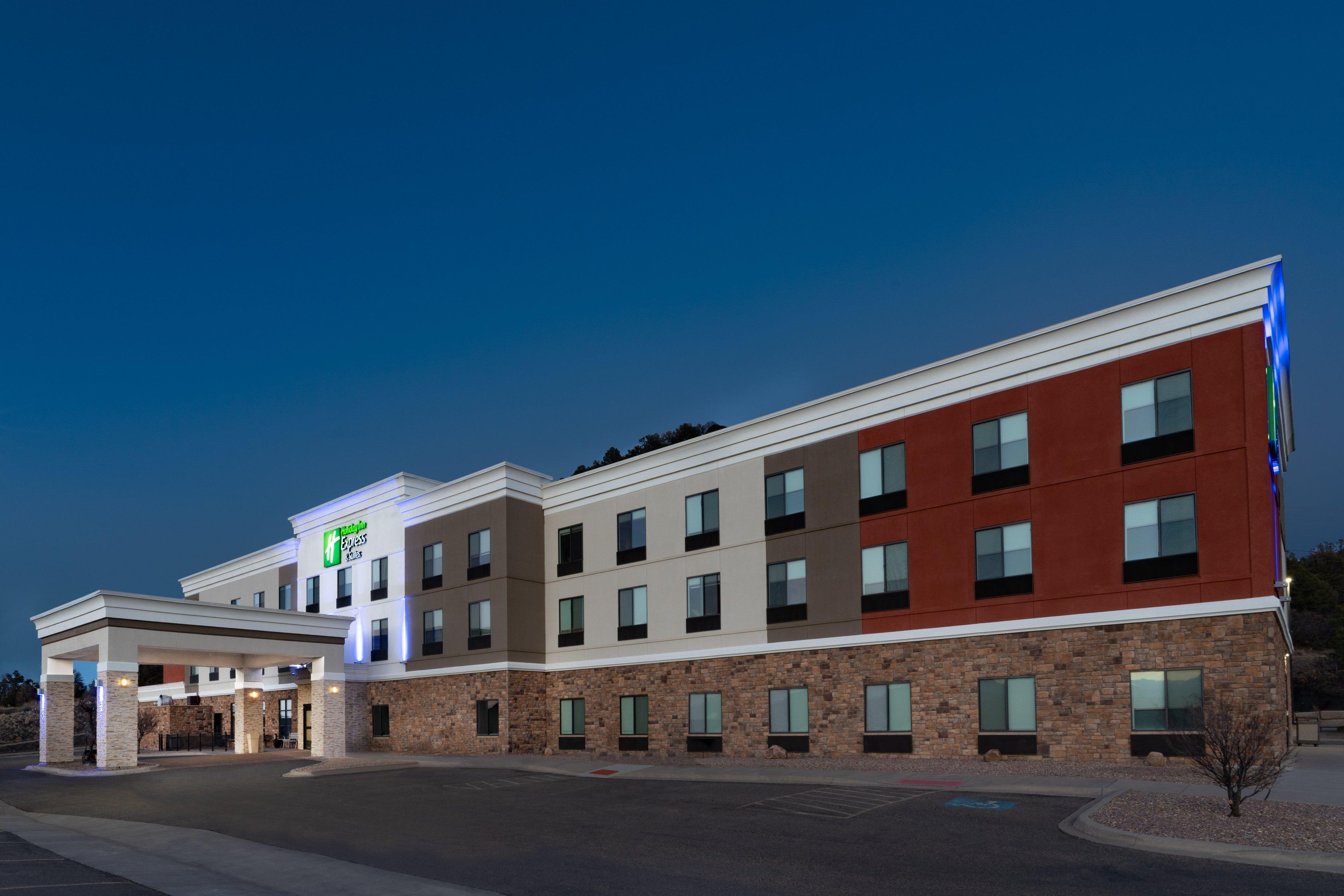 Holiday Inn Express & Suites Trinidad By Ihg Exterior foto